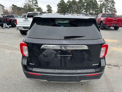 Used 2021 Ford Explorer XLT w/ Equipment Group 202A image 7