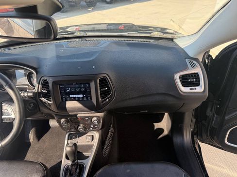 Used 2019 Jeep Compass Latitude FWD image 16