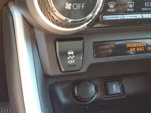 Used 2021 Toyota RAV4 LE AWD/4WD image 20