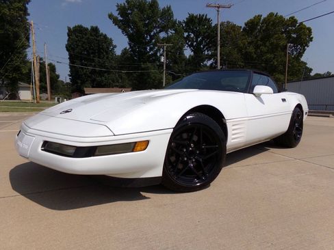 Used 1992 Chevrolet Corvette Convertible RWD image 2