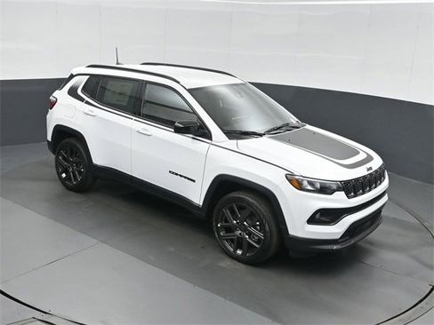 New 2026 Jeep Compass Latitude image 28