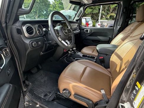 Used 2023 Jeep Gladiator Rubicon w/ LED Lighting Group AWD/4WD image 12