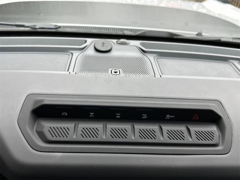 New 2025 Ford Bronco Badlands image 13