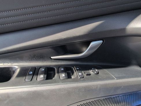 Used 2025 Hyundai Elantra SEL FWD image 13