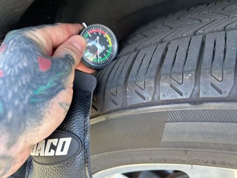 Used 2017 Ford Explorer XLT w/ Equipment Group 202A image 4