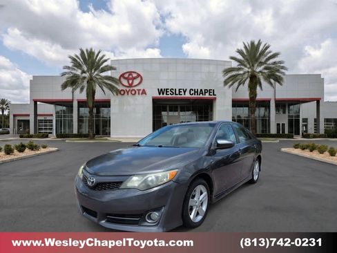 Used 2012 Toyota Camry SE FWD image 1