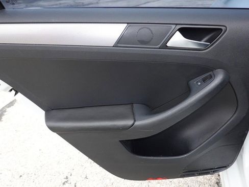 Used 2016 Volkswagen Jetta SE FWD image 16