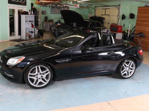 Used 2014 Mercedes-Benz SLK 250 w/ Premium Package image 30