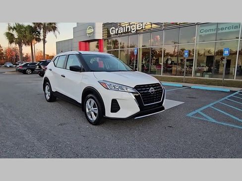 Used 2022 Nissan Kicks S image 18