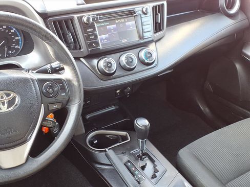 Used 2017 Toyota RAV4 LE image 10