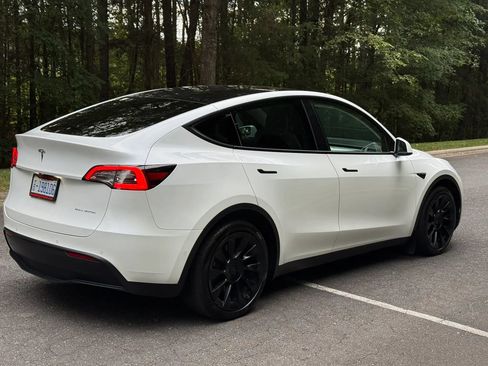 Used 2022 Tesla Model Y Long Range AWD/4WD image 7