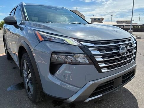 Certified 2024 Nissan Rogue SL FWD image 8