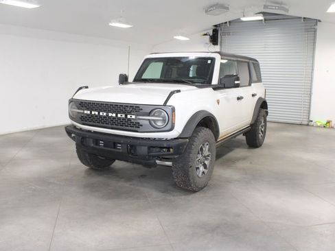 Used 2024 Ford Bronco Badlands image 4