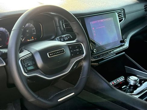 Used 2023 Jeep Wagoneer L Series II w/ Premium Group I AWD/4WD image 19