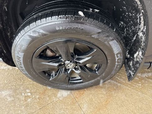 Used 2021 Toyota RAV4 XLE w/ Convenience Package image 11