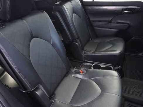 Used 2022 Toyota Highlander Platinum image 27