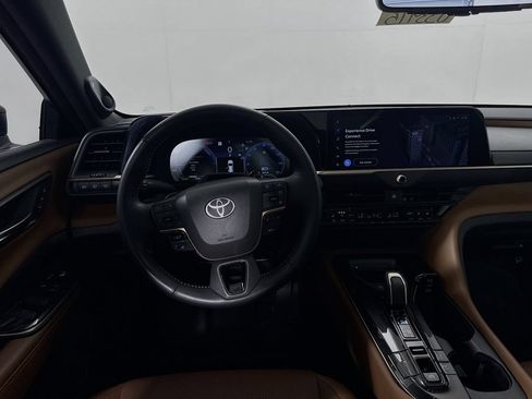 Certified 2025 Toyota Crown Signia w/ Advanced Technology Package AWD/4WD image 21