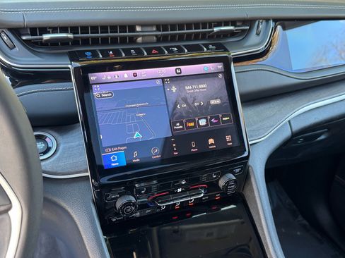 Used 2022 Jeep Grand Cherokee Limited 4xe image 32