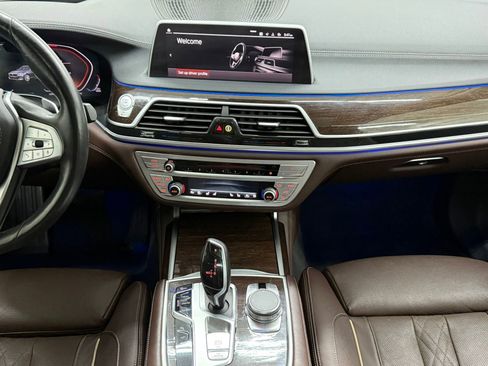 Used 2020 BMW 750i xDrive image 2