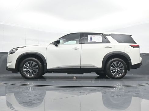Used 2024 Nissan Pathfinder S image 18
