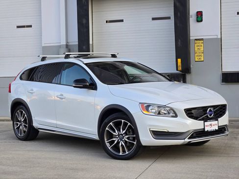 Used 2016 Volvo V60 T5 Cross Country w/ Convenience Package AWD/4WD image 1