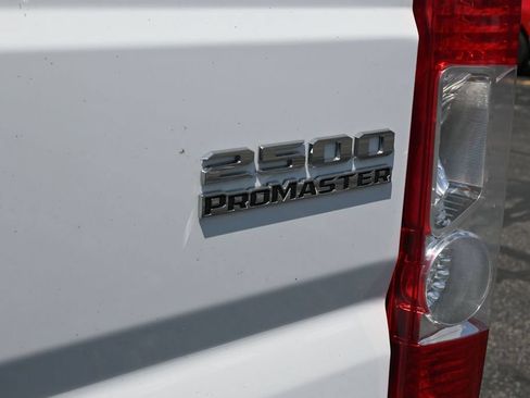 Used 2025 RAM ProMaster 2500 w/ Convenience Group FWD image 17