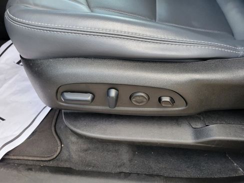 Used 2024 Buick Enclave Premium image 16