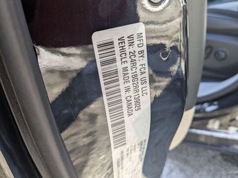 Used 2024 Chrysler Pacifica Touring-L image 29