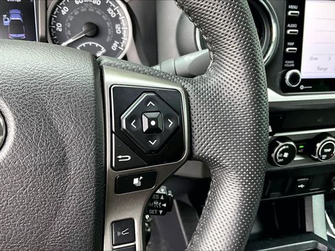 Certified 2022 Toyota Tacoma SR5 w/ SR5 Appearance Package (SM) AWD/4WD image 23