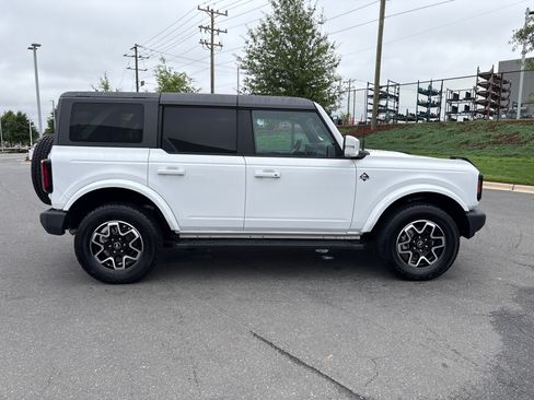 Used 2024 Ford Bronco Outer Banks AWD/4WD image 10