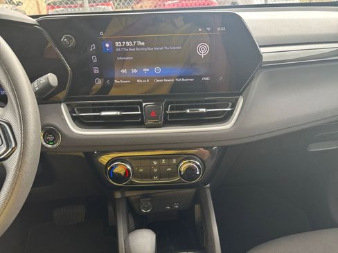 Used 2025 Chevrolet TrailBlazer LT image 18