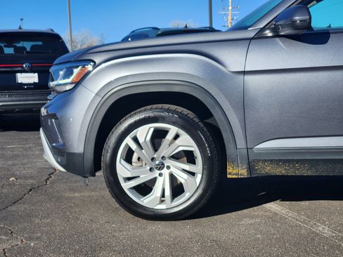 Certified 2022 Volkswagen Atlas SE image 3