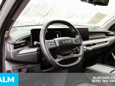 Used 2024 Kia EV9 Land image 27