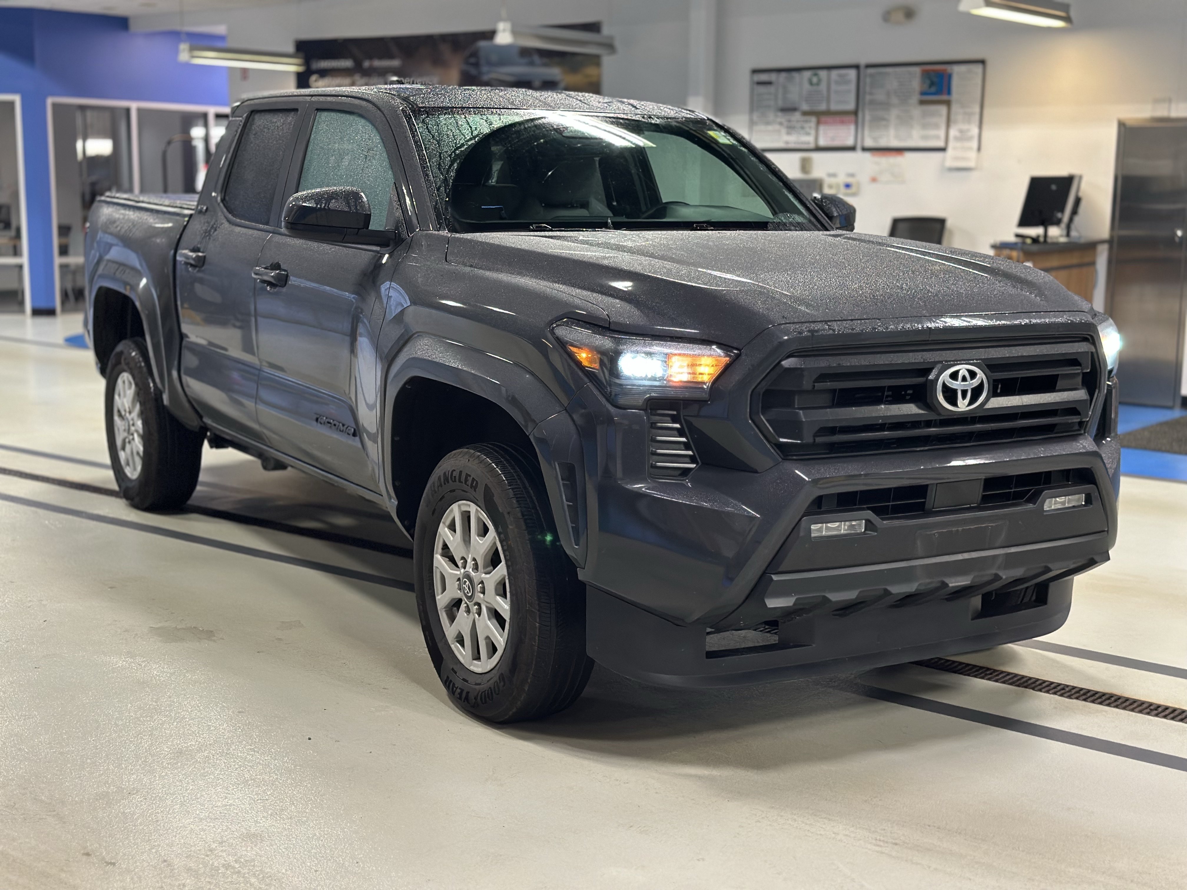 Used 2025 Toyota Tacoma SR5 AWD/4WD image 3