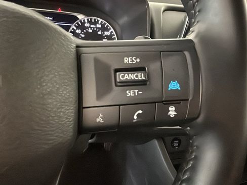 Used 2025 Nissan Rogue SV FWD image 18