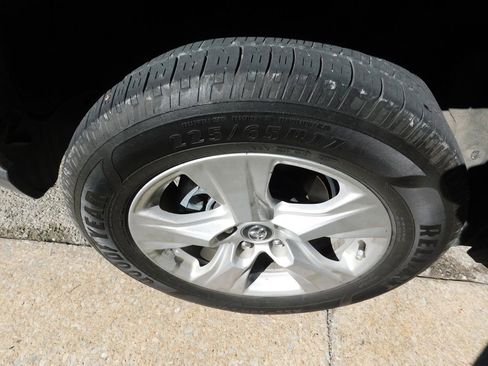 Used 2020 Toyota RAV4 XLE image 7