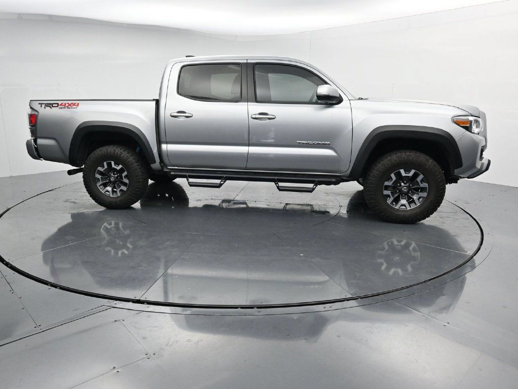 Used 2023 Toyota Tacoma TRD Off-Road w/ Technology Package AWD/4WD image 9