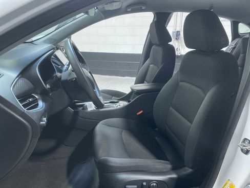 Used 2024 Chevrolet Malibu LT FWD image 11