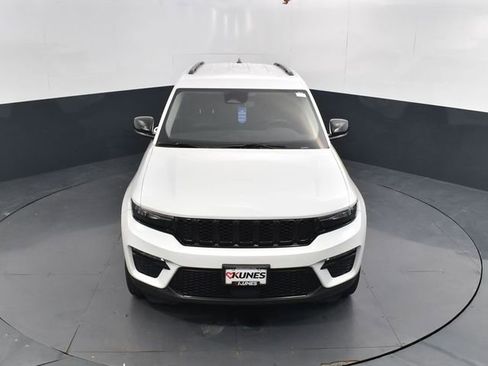 Used 2023 Jeep Grand Cherokee Limited w/ Black Appearance Package image 37