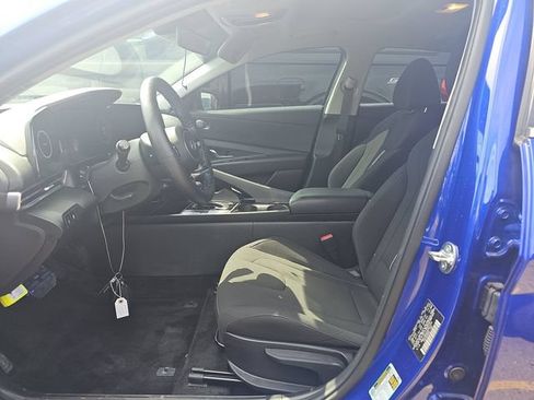 Used 2024 Hyundai Elantra SEL w/ Convenience Package FWD image 8