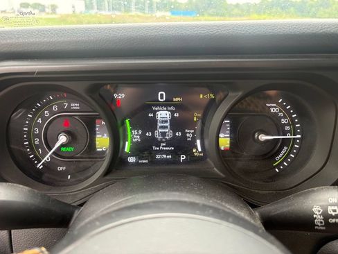 Used 2024 Jeep Wrangler Unlimited AWD/4WD image 17