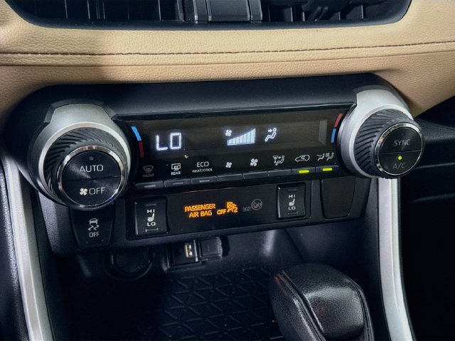 Certified 2019 Toyota RAV4 XLE w/ Convenience Package AWD/4WD image 17