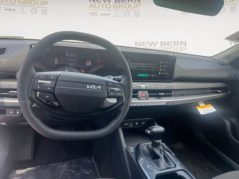New 2026 Kia K4 FWD image 10
