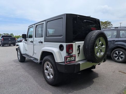 Used 2015 Jeep Wrangler Unlimited Sahara w/ Connectivity Group AWD/4WD image 6