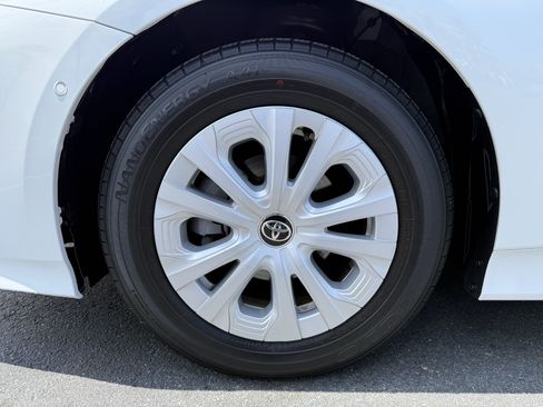 Certified 2022 Toyota Prius LE FWD image 14