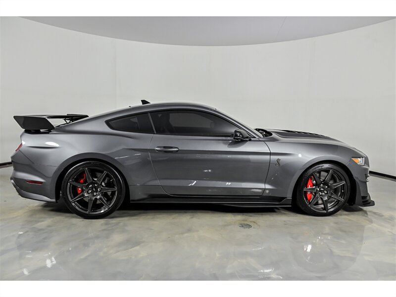 Used 2022 Ford Mustang Shelby GT500 w/ Carbon Fiber Track Pack RWD image 10