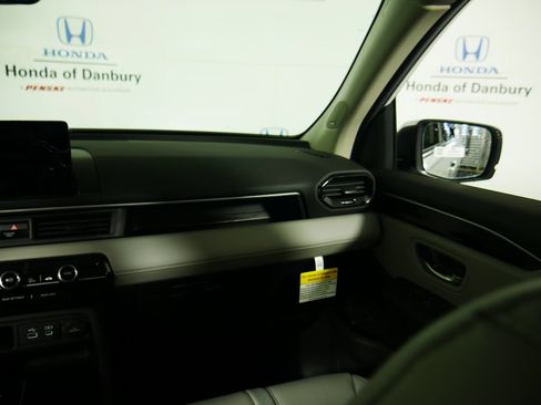 New 2025 Honda Pilot Touring image 14