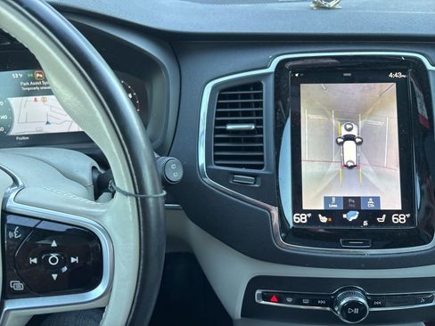 Used 2020 Volvo XC90 T5 Momentum image 15