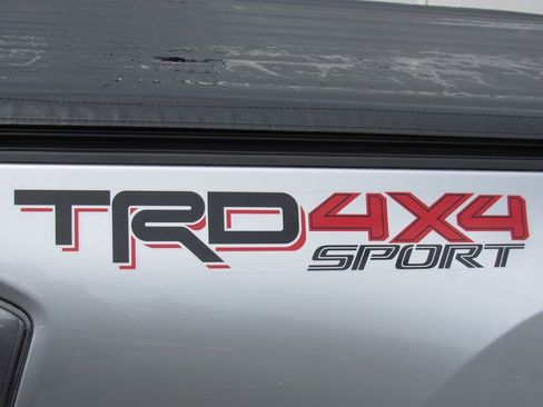 Used 2022 Toyota Tacoma TRD Sport w/ TRD Premium Sport Package AWD/4WD image 12