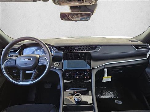 New 2025 Jeep Grand Cherokee Altitude w/ MOPAR Finishing Package image 14